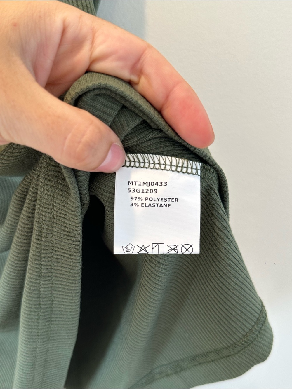 chic Ribbed Tank Top - Olive Green - Picture 4 of 7
